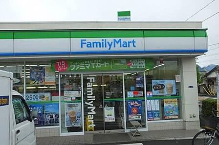 ファミリーマート三鷹野崎店まで約797m
