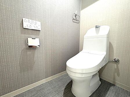 清潔感があるトイレです。仕様の詳細など、気になることはお気軽にお尋ねください。