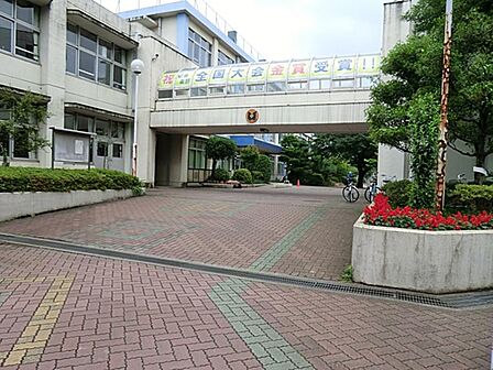羽村市立羽村第一中学校まで約1956m