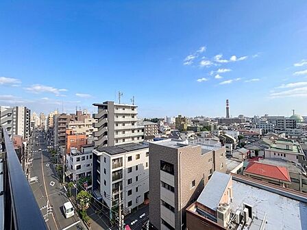 現地から、昼と夜で違った雰囲気の景色を楽しむことができます。