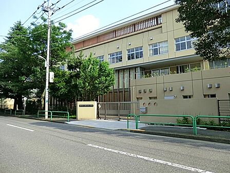 練馬区立豊玉南小学校まで約464m