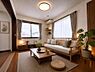 リビング/ダイニング：ご家族の思い出を刻むLDK。家族団らんの時間が自然と増えそうです。※バーチャル加工を施しています。