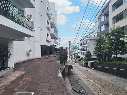 現地だけではなく、周辺の施設・道路など、生活するにあたって重要なポイントも併せてご案内可能です。