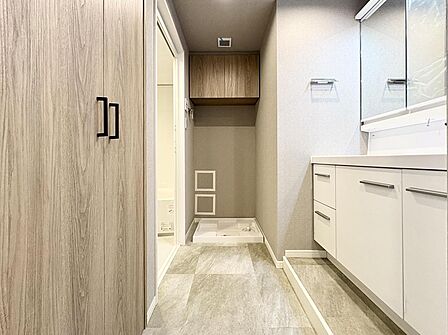 リネン庫には、タオルや着替えを仕舞えます。雑多になりやすい洗面室をすっきりと保つことができます。