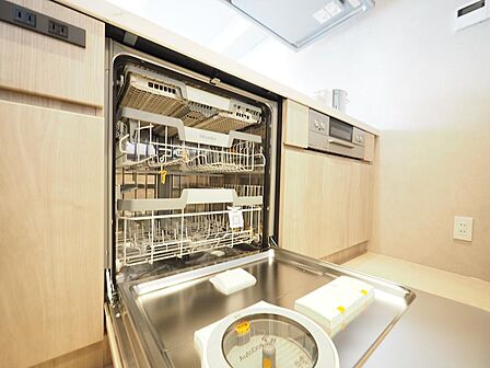家事の時短に繋がる食洗機が搭載されています。時間にゆとりが生まれ、ご家族との時間も増えそうです。