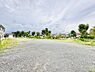 外観：周辺は、低層住宅が建ち並ぶ閑静な住宅街です。緑豊かな住環境で落ち着いた暮らしが叶います。