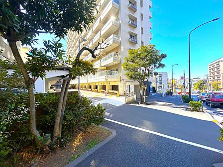 京王井の頭線「神泉」駅まで徒歩7分。各方面へのアクセスがよく、通勤・通学やお出かけにも便利です。