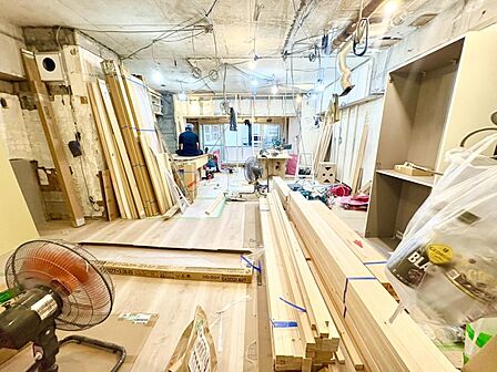 ご家族がコミュニケーションを重ねる大切な空間です。2026年8月末の現況です。9月末リノベーション完成予定です。