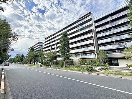 幅広い世代の方が暮らしやすい、豊かな自然とほどよい利便を享受する住環境です。