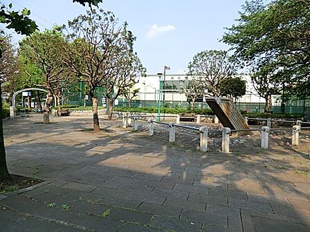 栄町中央公園まで約375m