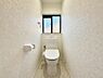 トイレ：トイレは2か所に設置されており、来客時やご家族が揃う時もゆとりをもって利用できます。