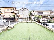 【庭】南側にお庭がありお子様を遊ばせるスペースを配置しました。