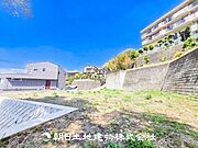 高田駅より徒歩5分の立地になっております。