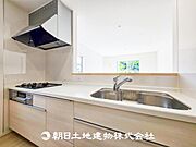 【キッチン】毎日使う場所だからこそ、ストレスなく使えて、スムーズな家事ができる空間になっております。