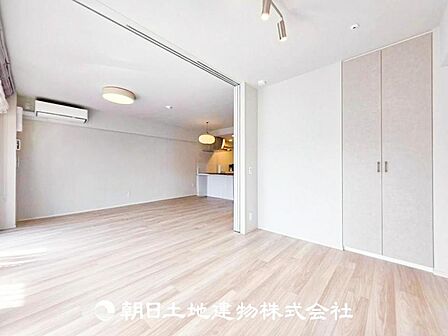 【洋室】爽やかな空間演出とセンス良く纏められた室内は寛ぎ空間でなければなりません。