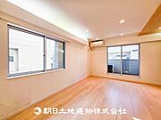 【リビング】大切なご家族、招いた友人と過ごすひと時を溢れる光が優しく包み込む空間。
