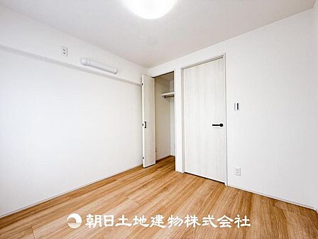 【居室】趣味・感性で個性的に飾って頂けるようシンプルに仕上げてあります。