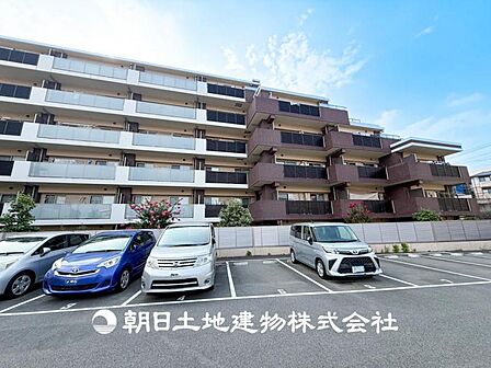1日の疲れを癒すバスタイム。心地よいリラックスを叶える独立した美しい空間です。