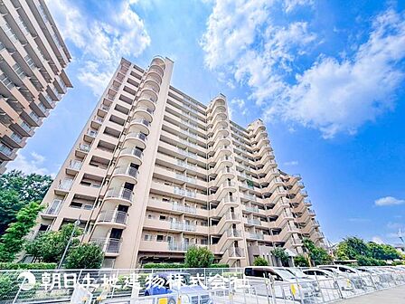 大切なご家族、招いた友人と過ごすひと時を溢れる光が優しく包み込む空間。