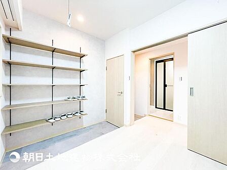 【居室】一人で過ごす空間は音楽を聴いたり読書をしたりと趣味を楽しめる空間です。