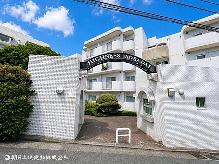 【外観写真】将来にわたって資産価値が継続する「上質」な佇まいを目指しました。