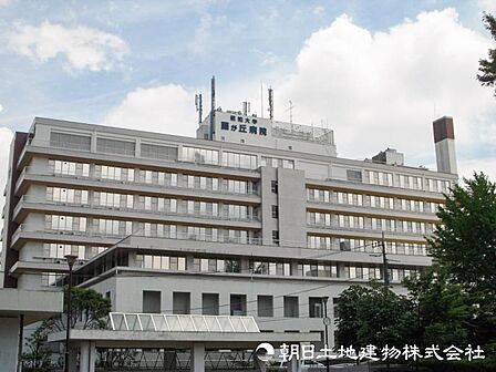 【昭和大学藤が丘病院】440ｍ　診療科が幅広く、高度な専門医療にも対応可能な大学病院。急性期からリハビリまで一貫した医療体制で、いざという時にも安心して任せられます。