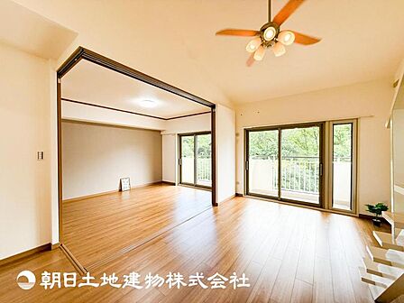 【リビング】大切な人とともに、心穏やかに過ごすひとときになるリビング。