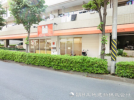 【こどもの木クリニック】730ｍ　小児科一般から専門外来（心臓・皮膚科・児童精神科）まで対応。丁寧な診察と心身をトータルで支える、車でも通いやすい地域密着型のクリニックです。