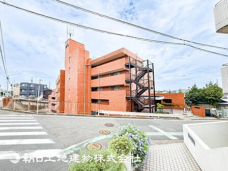 大切なご家族、招いた友人と過ごすひと時を溢れる光が優しく包み込む空間。
