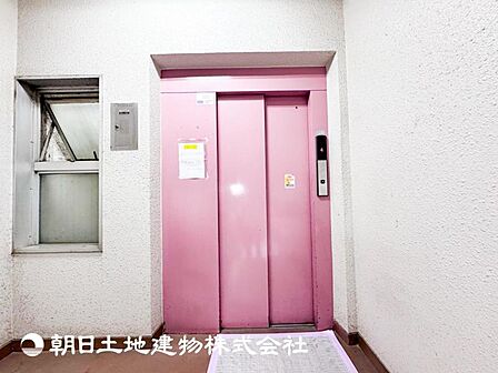 1日の疲れを癒すバスタイム。心地よいリラックスを叶える独立した美しい空間です。