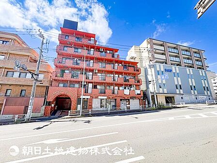 大切なご家族、招いた友人と過ごすひと時を溢れる光が優しく包み込む空間。