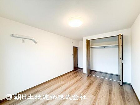 【居室】爽やかな空間演出とセンス良く纏められた室内は素敵な寛ぎ空間です。