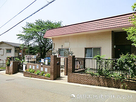 【梅が丘天使幼稚園】680m 少人数制でとても手厚く家庭的な対応が評判です。キリスト教をベースにした教育で思いやりや豊かな心を育む、あたたかい雰囲気の幼稚園です。