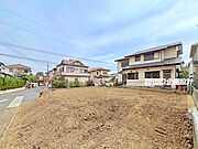 約51坪のゆとりある敷地で、並列駐車やガーデニングなどを無理なく楽しめます。お庭があることで、日々の過ごし方にゆとりが生まれる環境です。