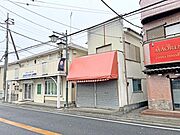 主要道路沿いに位置する、視認性が高い立地。所沢・立川方面へのアクセスも軽快で、クリニックや事務所併用住宅にも対応しやすい環境です。