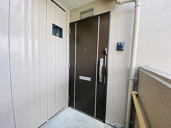 玄関を拡大表示