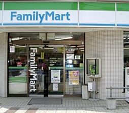 ファミリーマート麻布十番店 53m