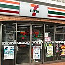 セブンイレブン港区三田5丁目店 徒歩1分。 80m