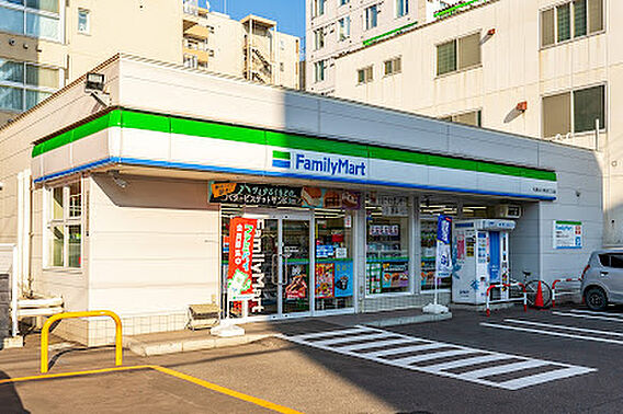 ファミリーマー...