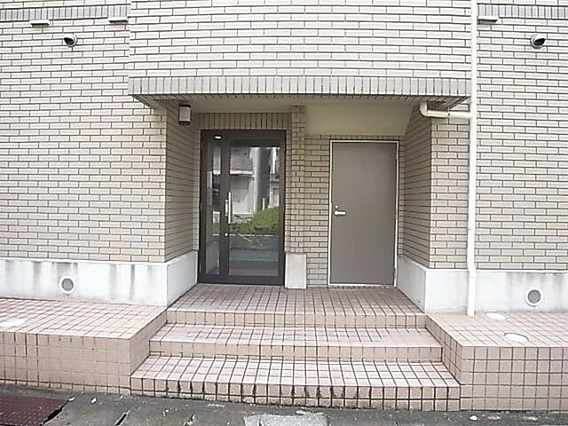 8 / 9