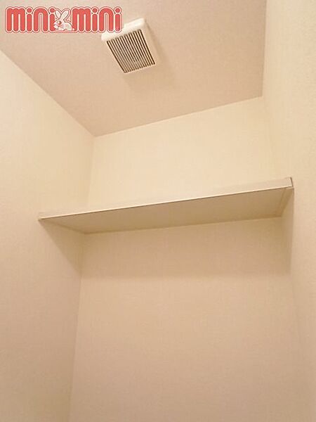 画像28:トイレの上部棚です