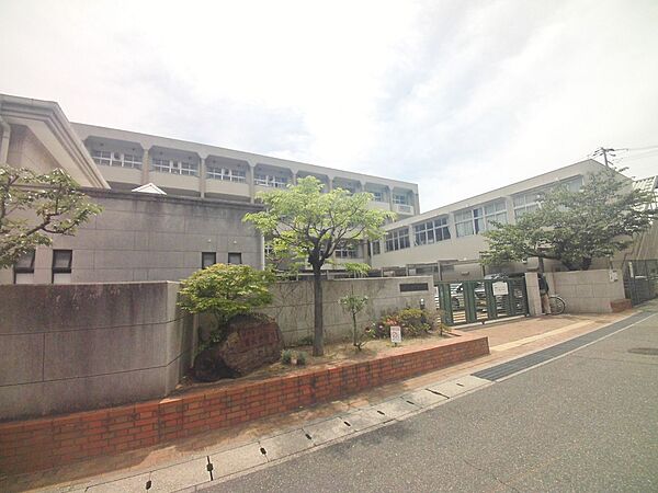 画像10:神戸市立鷹匠中学校