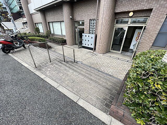 4 / 8