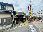 前面道路を含む外観です