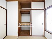 各部屋に豊富な収納スペース★