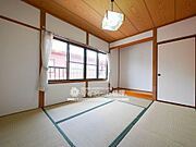しっとりと落ち着いた雰囲気の和室