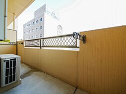 風と光を取込みながら外からの視線はシャットアウト