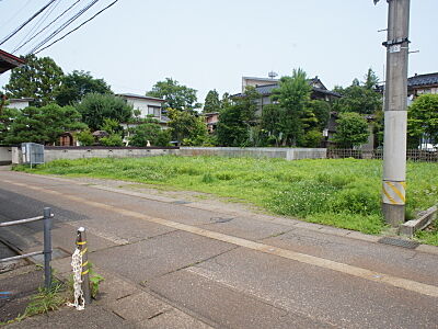 その他：前面道路南東側からの状況