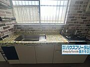 収納豊富で作業がしやすいキッチンとなっております！