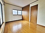 フローリングの貼替えも承っております。